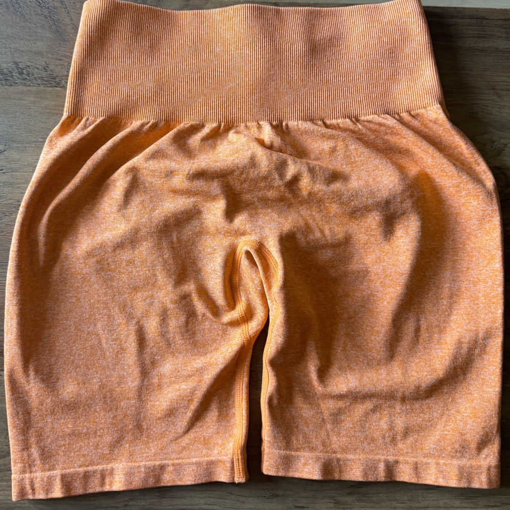 NVGTN scrunch shorts